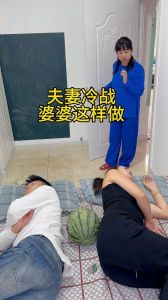 小夫妻吵架冷战婆婆如何处理，婆婆不站队不偏袒，巧妙化解夫妻冷战