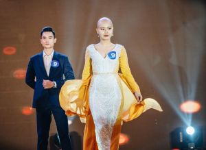 广东选美赛乌龙 白发阿姨当冠军？真冠军神秘消失