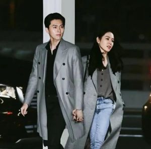 青龙奖玄彬孙艺珍双影帝影后！现实爱情比《爱的迫降》还甜