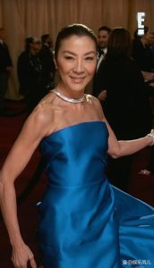 杨紫琼瘦上热搜，身材引热议