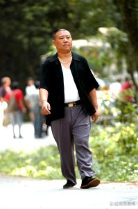 60岁大叔欲擒故纵的表现，60岁大叔玩欲擒故纵，你需保持清醒