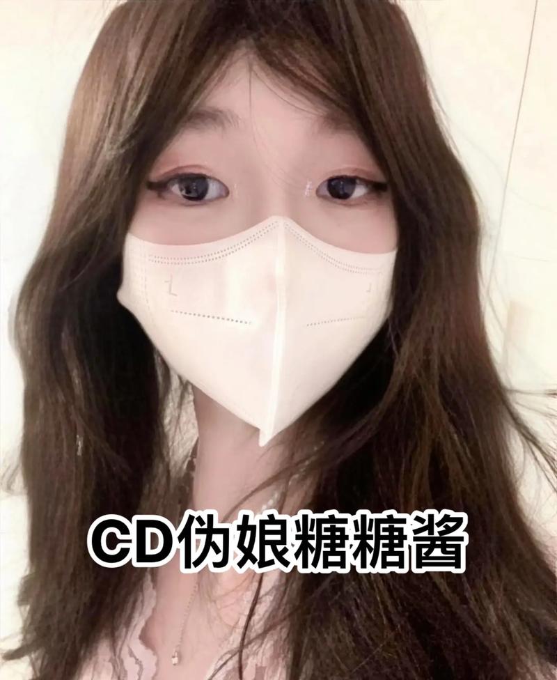 大佬求女，女友像裸照女人，男友冲上六楼对质，被富二代踹下楼梯，玉佩碎了