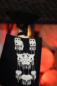 《非遗里的中国》四川凉山 彝族歌舞服饰融入生活