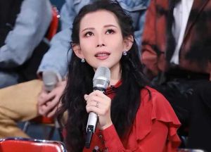 广州车展明星多！钟汉良状态好，蔡少芬红发抢镜，郭晶晶气场全开！