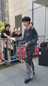 HI6秦霄贤镜头被剪，或与不忠事件有关？