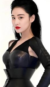 张馨予嫁军官后脱胎换骨，过得滋润羡煞旁人