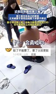 老公向前妻下跪乞求原谅，男人抛妻弃子二十六年，瘫痪后求前妻照顾，再婚老婆不答应，前妻忍辱负重终获公正