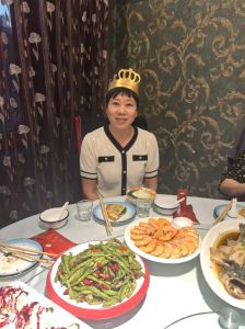 老婆出差给岳母过生日，阳光正好，丈母娘生日惊喜暖心