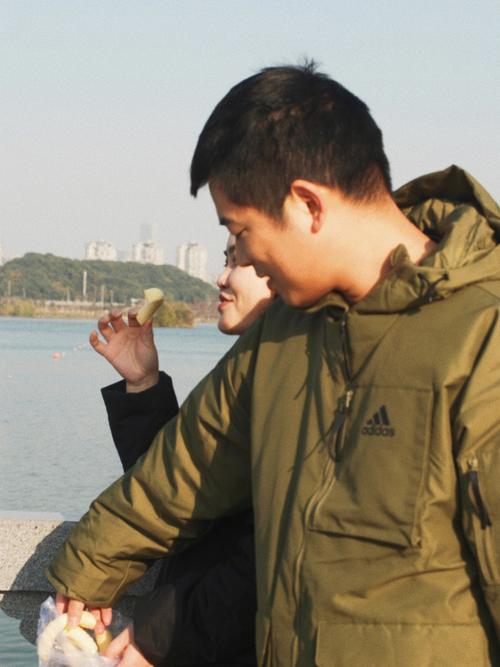 和大十岁的男人谈恋爱，稳重体贴，却也需磨合
