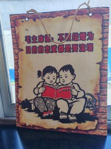 穷大学生千万不要谈恋爱，没钱谈感情更伤人，爱情需要物质基础