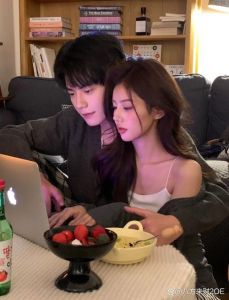 抖音情侣博主女生教男生恋爱，抖音搞笑恋爱教学视频，帮人成长但商业化难！