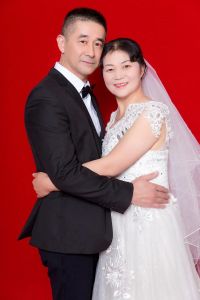 假夫妻得相守，为伴取暖，盼城市温情