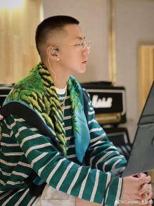 卡斯柏综艺，卡斯柏综艺展现真实偶像一面