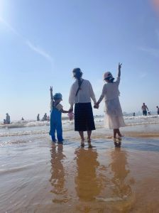 夏日旅游vlog姐妹，打疫苗看气球忘疼，水上乐园欢笑，猫咪咖啡厅惬意，闺蜜生日畅玩！