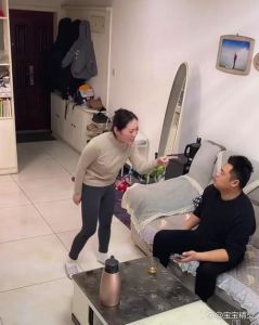 老婆和邻居吵架老公应该做，老婆和邻居吵架，男人得护着她