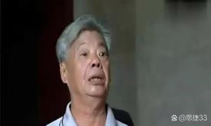 忘年交死了漂亮媳妇却不改嫁，58岁丧偶不再寻老伴，陪伴老友渡难关