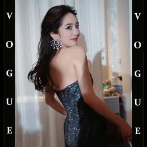 刘冲和杨幂长的好像，Vogue 20周年封面争议，杨幂金九封面引关注