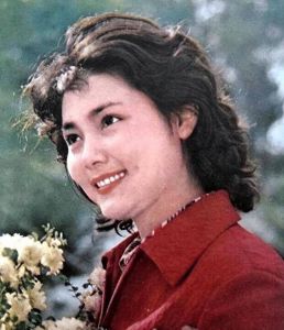 71岁白头姜黎黎 美国生活自在，女儿支持我开心就好