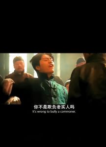 跟老实人谈恋爱好无趣，老实人默默付出，爱情平淡却安稳