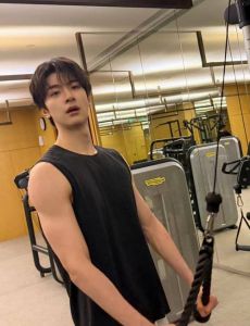 腹肌男模导管自己立起的精彩瞬间全过程视频欣赏