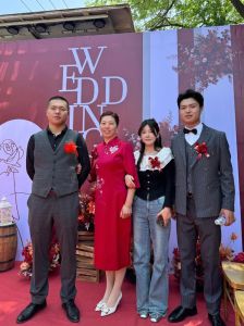 海角真实儿子王红妈妈视频：温馨感人故事感动无数网友的真情瞬间