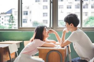 男人找女人聊天的目的是什么，男生聊天暗含好感？回应好关系更近