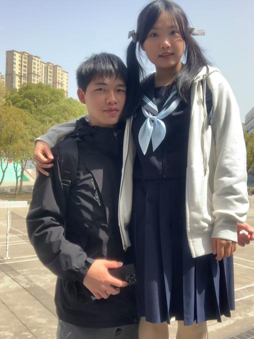 和男友的好哥们谈恋爱，喜欢上男友哥们怎么办？
