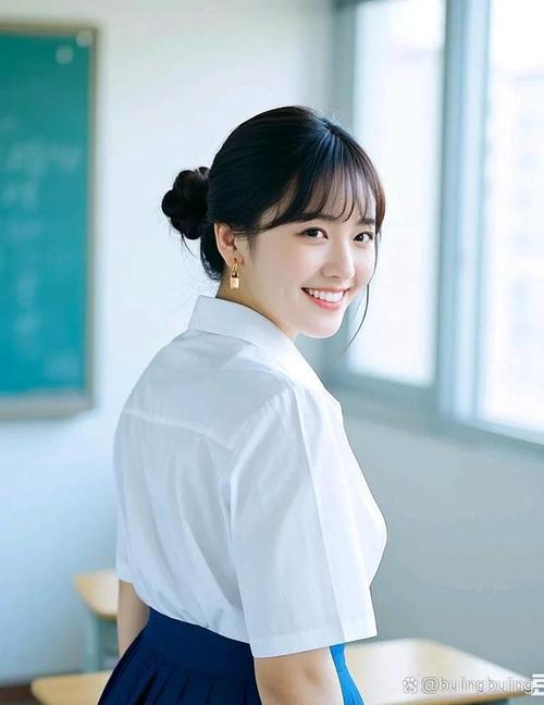 跟年纪小的女生谈恋爱体验，活力无限，包容至上