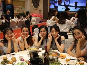 想离婚就同学聚会，同学聚会别羡慕别人，珍惜眼前人，过好自己的日子