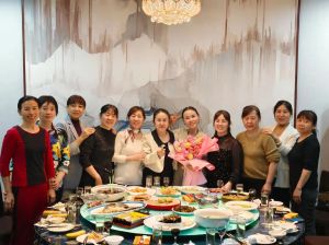 老婆参加开放式聚会，同学聚会多，夫妻要互信不猜忌