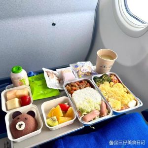 男朋友请空姐吃饭，空姐制服漂亮笑容甜，服务温暖人心，但爱情需兼顾感觉与现实