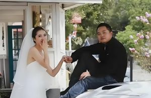 跟空姐谈恋爱有结果吗，空姐恋爱难？工作忙常飞，找对象得有实力！