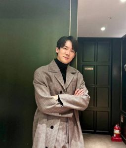 韩星柳演锡金智媛恋爱双方否认，金秀贤金智媛合照引猜测，公司否认恋情