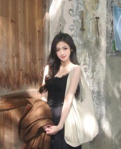 喜欢到处玩的女孩性格，自由探索，活力无限！