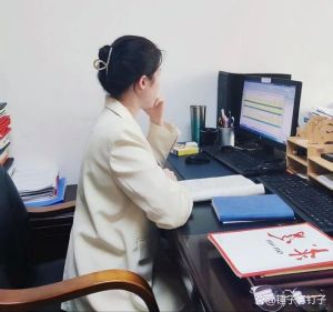喜欢上已婚同事怎么办，公司已婚女同事好感？保持距离，专注自己！