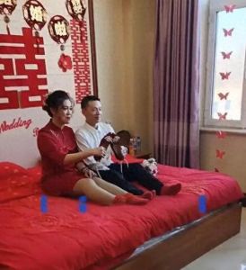 男子把母山羊当媳妇在家拜堂成亲，陈天强与干妈李桂兰22年真情故事
